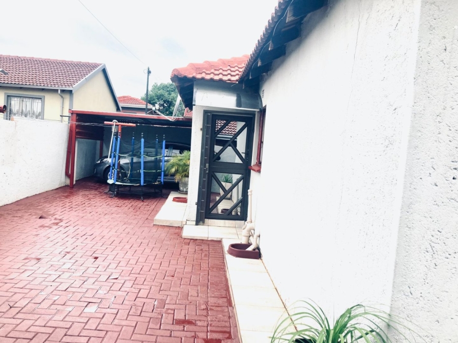 3 Bedroom Property for Sale in Mabopane Unit M North West